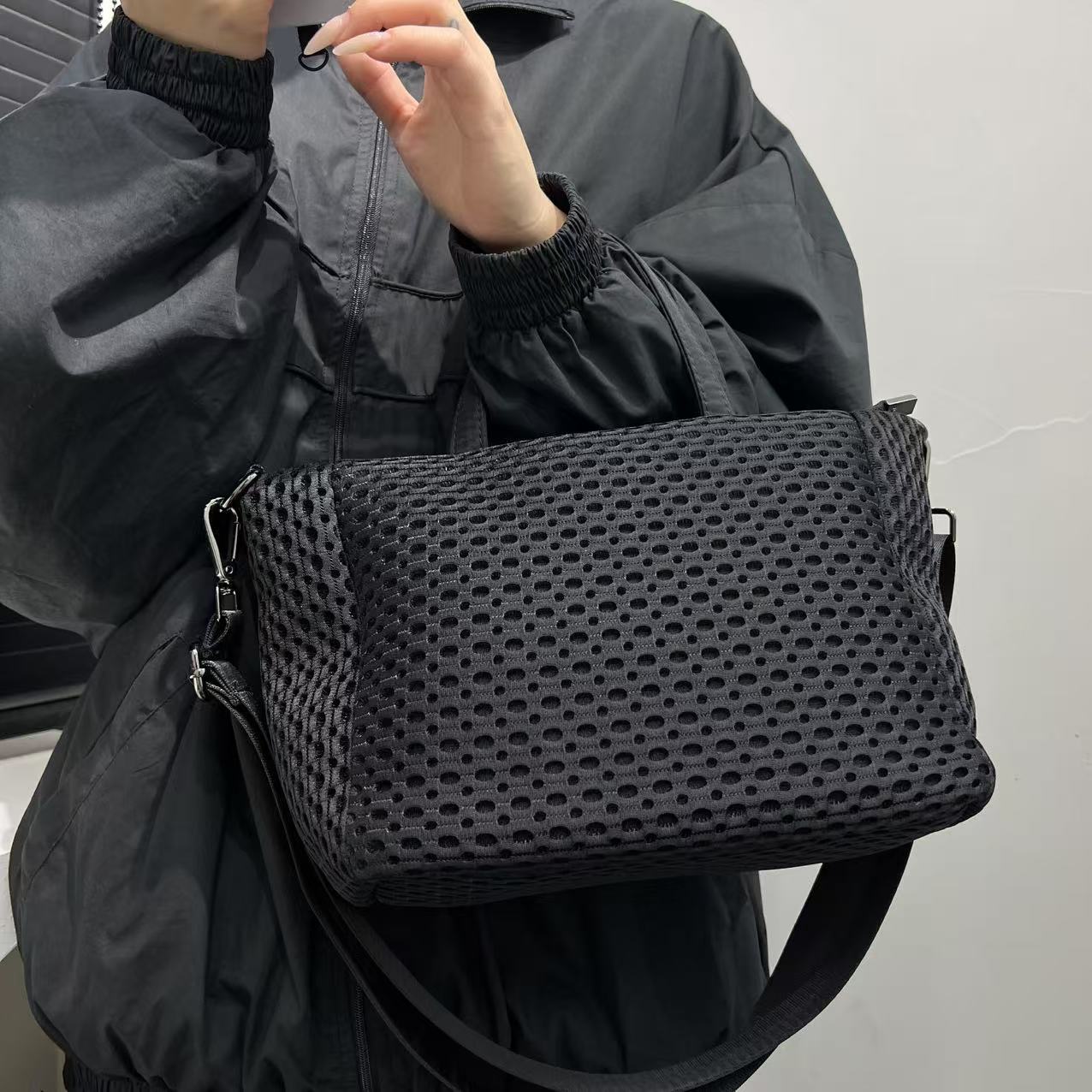 Image of Women's Fashionable And Bag, Street Style City Crossbody Bag, And Large Capacity Y2k Front Pocket, Suitable For Daily Use And Vacation