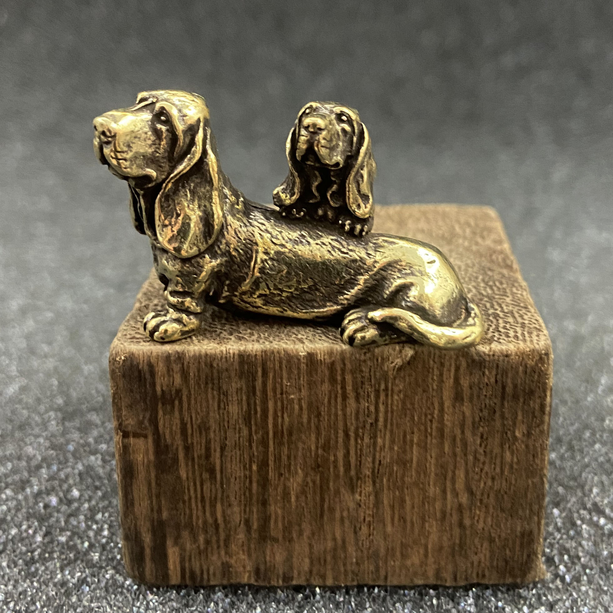TEMU Puppy Depending On Mother Brass Statuette Ornament Basset Hound Puppy Lovely Home Desktop Office Bookshelf Decoration Gift For Colleagues