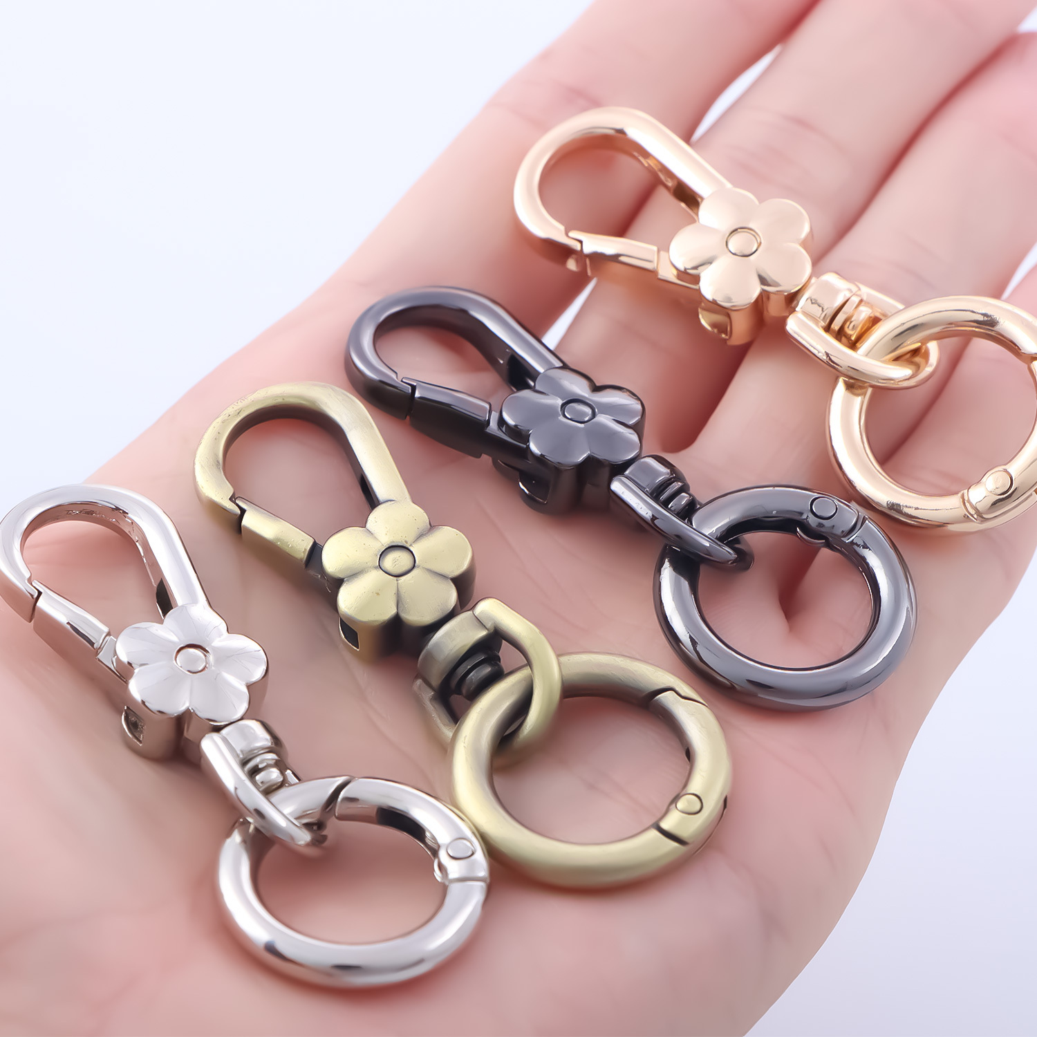 

2-pack Metal Flower Keychain Clips, Carabiner Key Ring Set For Home And Car Key Organizer, Decorative Ladies Key Rings