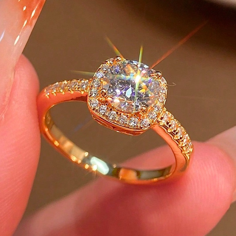 Women's 1 Carat Round Cut Moissanite Solitaire Engagement Ring