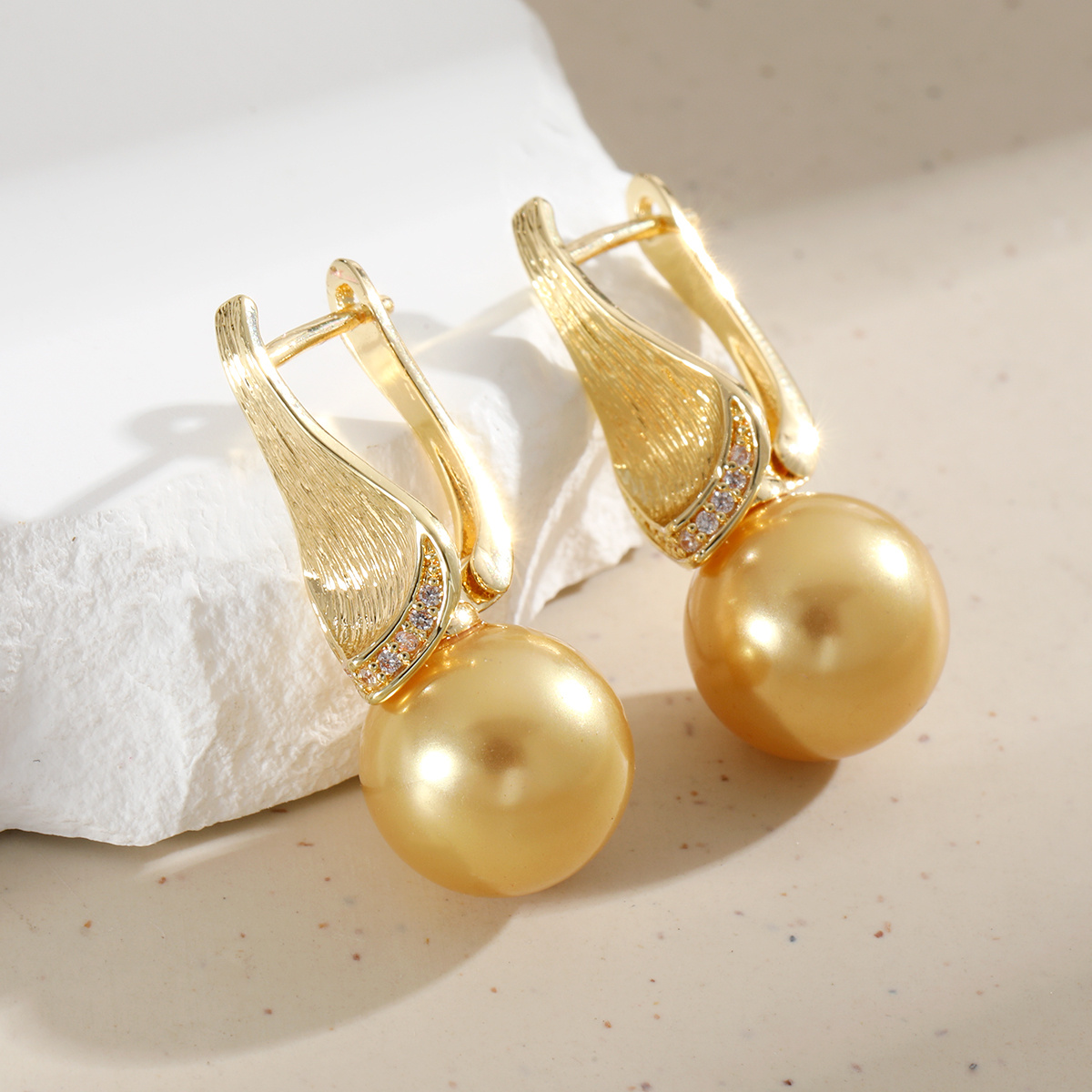 Image of Light Luxury Elegant Style Brushed Texture With A Row Of Densely Set Synthetic Synthetic Zirconia And Pendant Women's Earrings, Suitable For Evening Parties And Gatherings As An Accessory