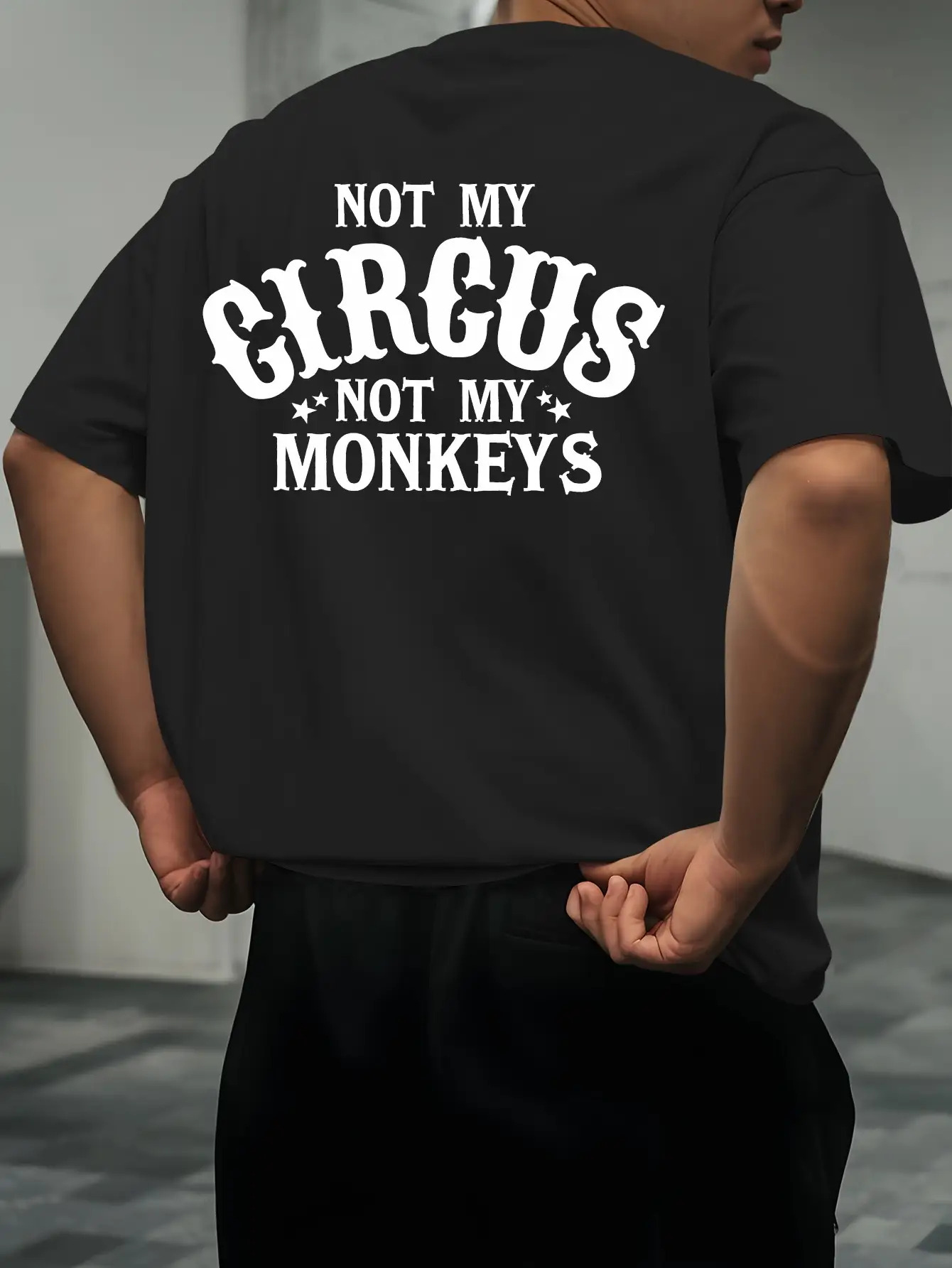 Maglietta Uomo Bianca 100% Cotone 180g Girocollo, Scritta “Not My Circus Not My Monkeys”, Confortevole Per Relax E Attività Esterne Estive_viptrois.com