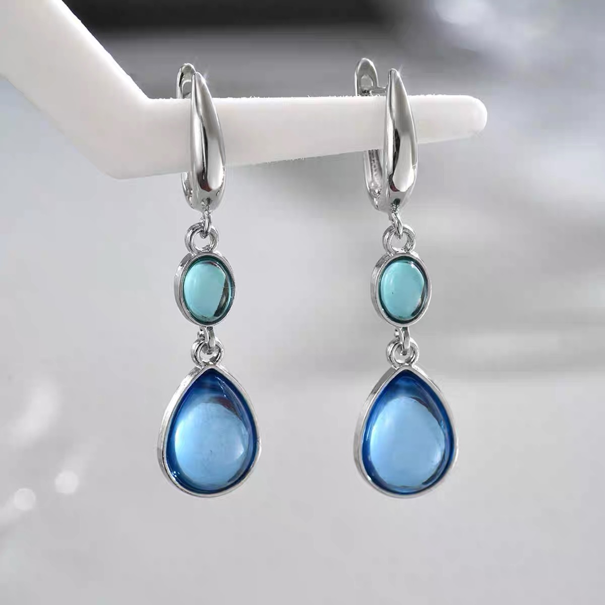 E-shop Tränenförmige blaue synthetische Edelsteinohrringe, handgefertigte Hängeohrringe, Damenmode-Accessoires, Geschenke zum Valentinstag, Jahrestag,