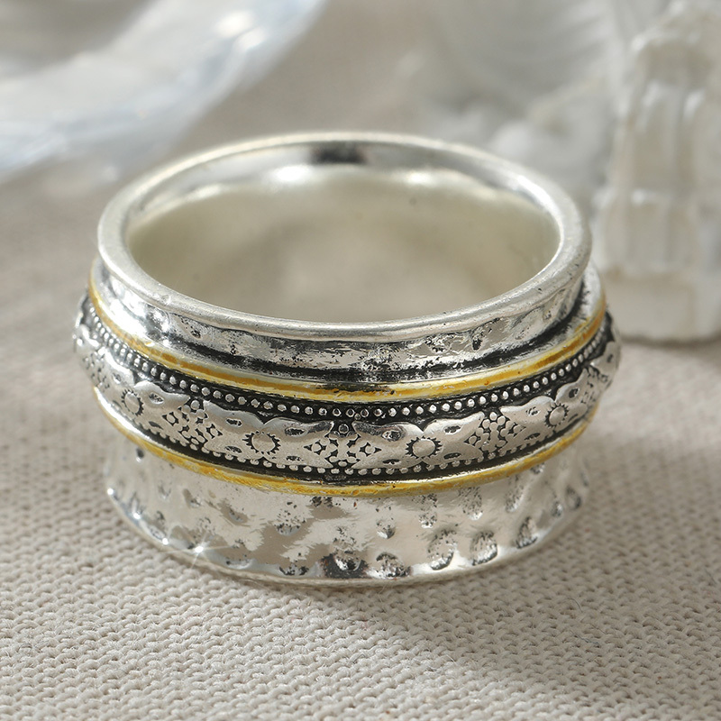 Bohemian Retro Pattern Carved Two-Tone Wide Face Ring