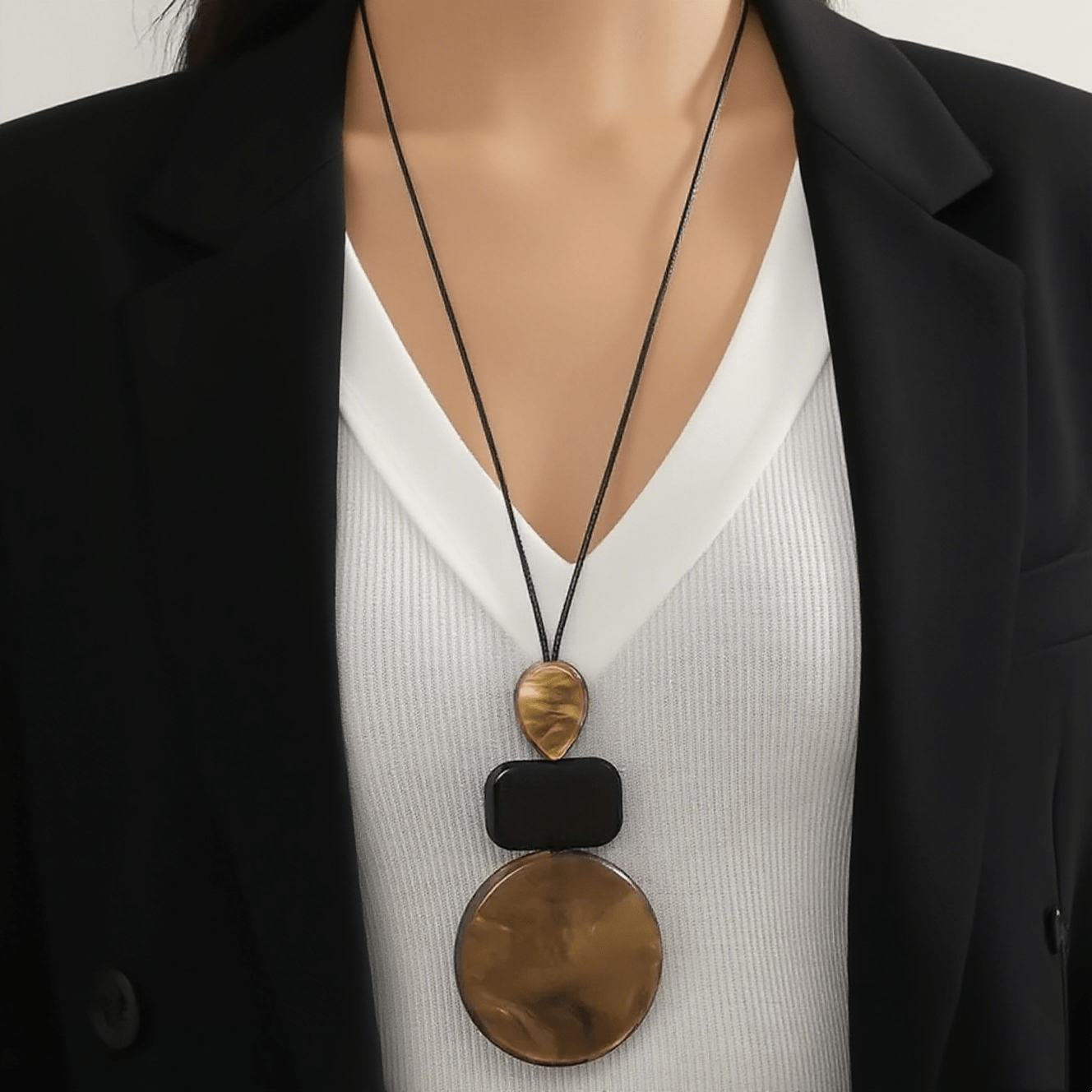 Image of 1pc Bohemian Style Women's Pendant Necklace, Resin Geometric Irregular Pendant, Elegant And Fashionable Daily And Party Accessory, Versatile Style, Suitable For Travel And Casual Wear