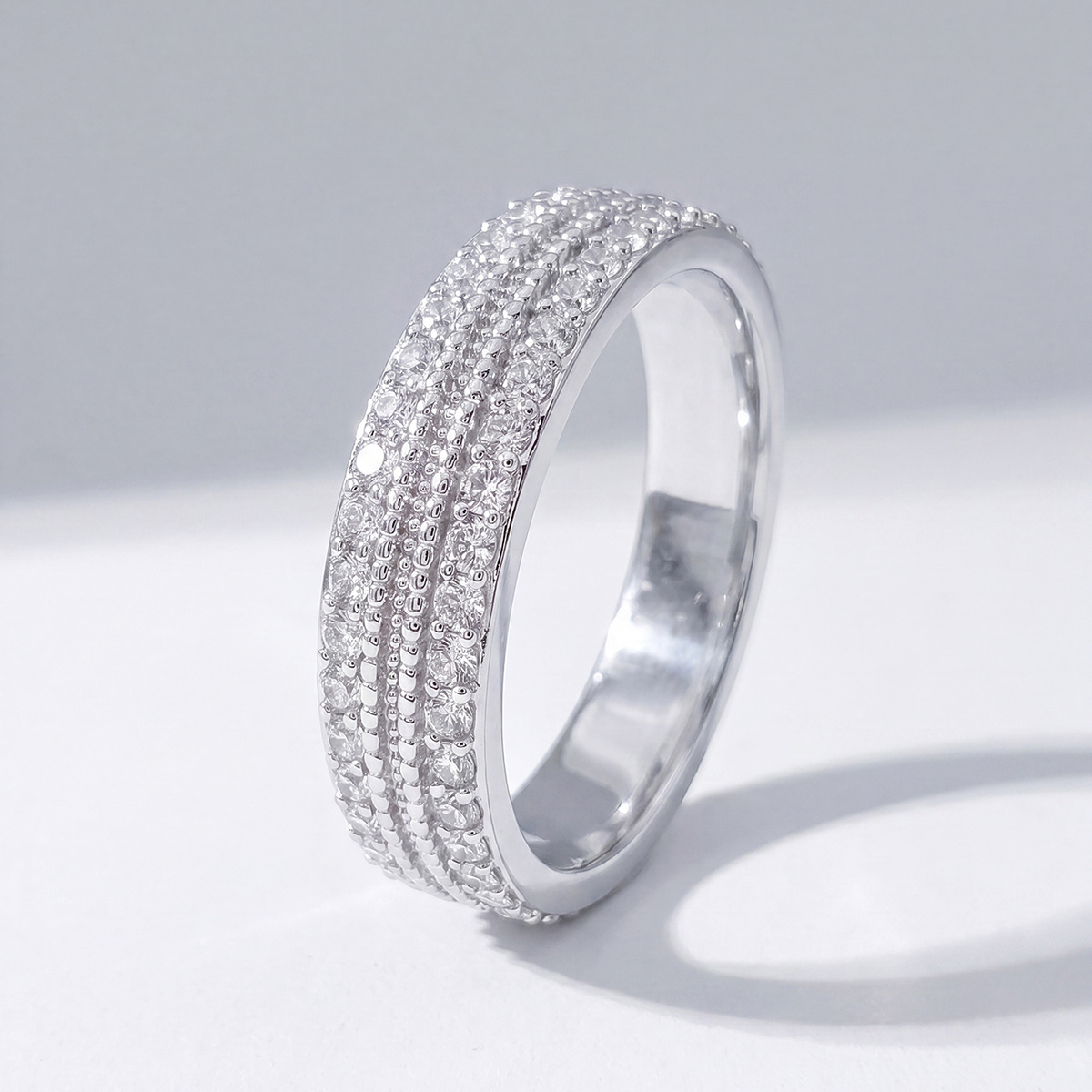 Women's Luxury Sparkling Round Shape Ring, Exquisite Design