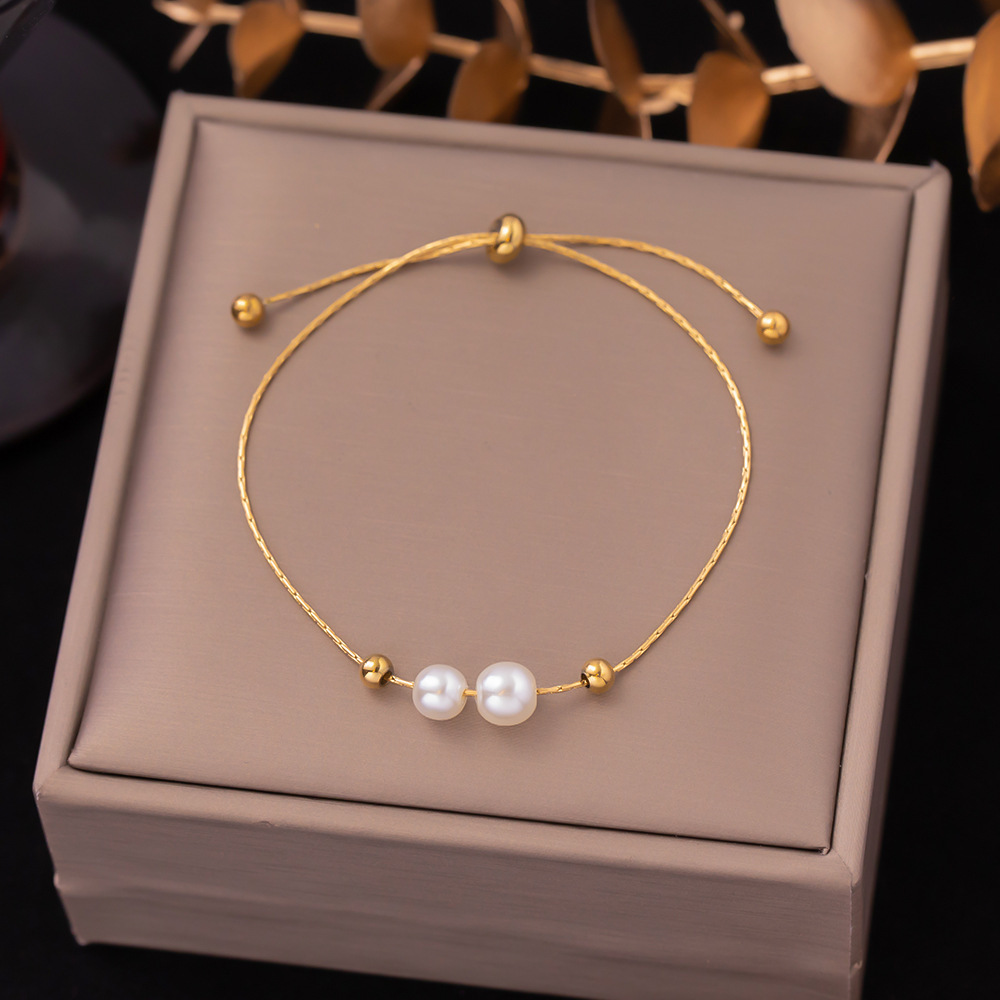 

A Trendy And Stylish Steel Bracelet Round Beads, Imitating Pearls, Is A Fashionable And Unique Jewelry Gift For Ladies.