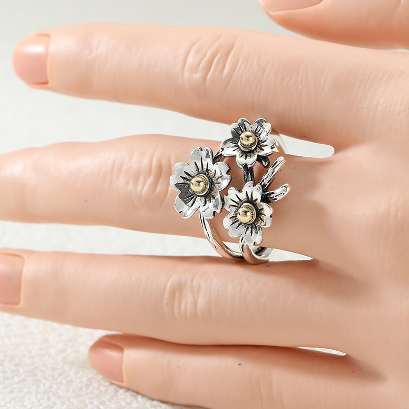 Women's Vintage Three Small Flowers Ring, Floral Design