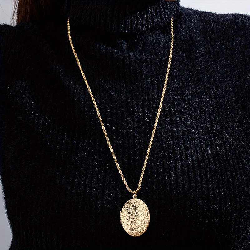 Elegant Simple Style Women'S Long Necklace, Alloy Geometric Round Pendant with Textured Locket, Versatile for Daily and Party Occasions, All-Season Jewelry, Sweater Chain Accessory