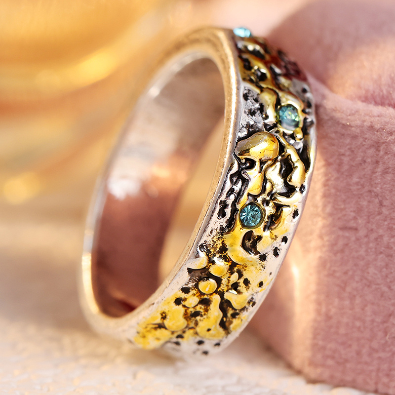 Women's Vintage Dual-Tone Textured Ring with Blue Synthetic Zirconia