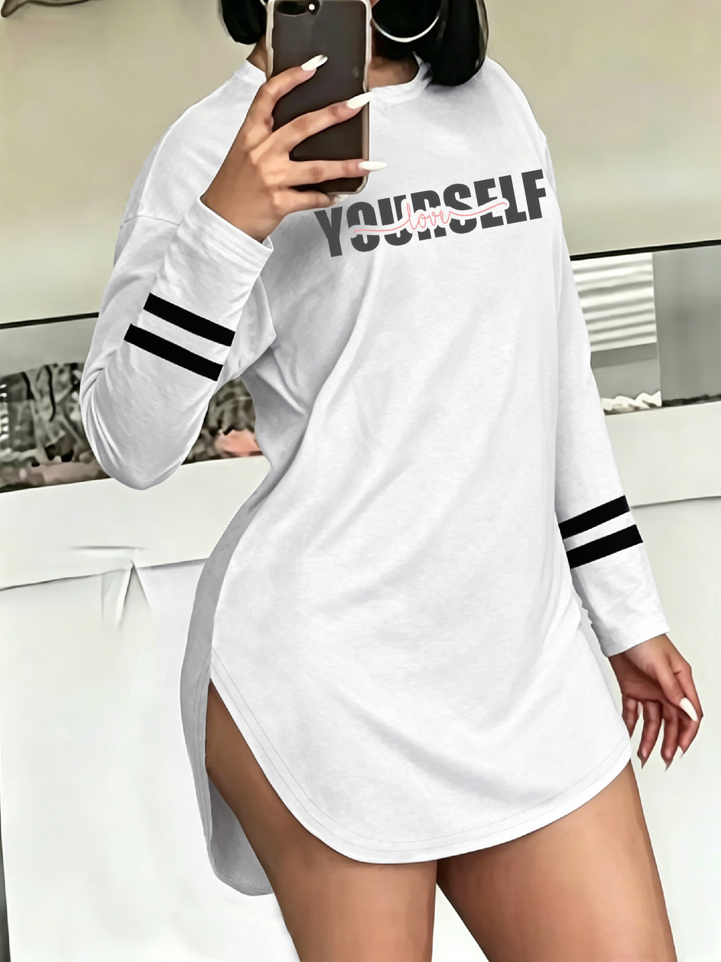 t-shirt-oversize-femme-streetwear T-shirt sexy streetwear à manches longues et épaules tombantes avec fente latérale, style américain