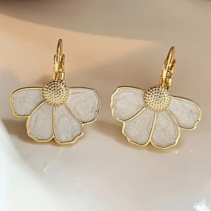 Image of 1 Pair Elegant White Enamel Daisy Flower Dangle Earrings For Women Daily Casual Party Holiday Simple Cute Hoop Earrings Jewelr Gift