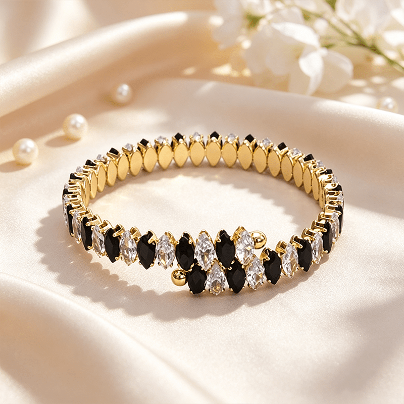 TEMU This Exquisite Wrist Ornament Comes , Featuring A Horseshoe-shaped Design With Decorations. And Golden Is Retro And