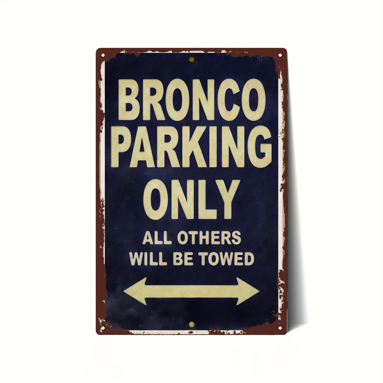 TEMU 2D Plat - Un panneau décoratif 2D plat, présentant un panneau de stationnement en métal vintage qui lit ' PARKING ONLY'. Cette décoration murale
