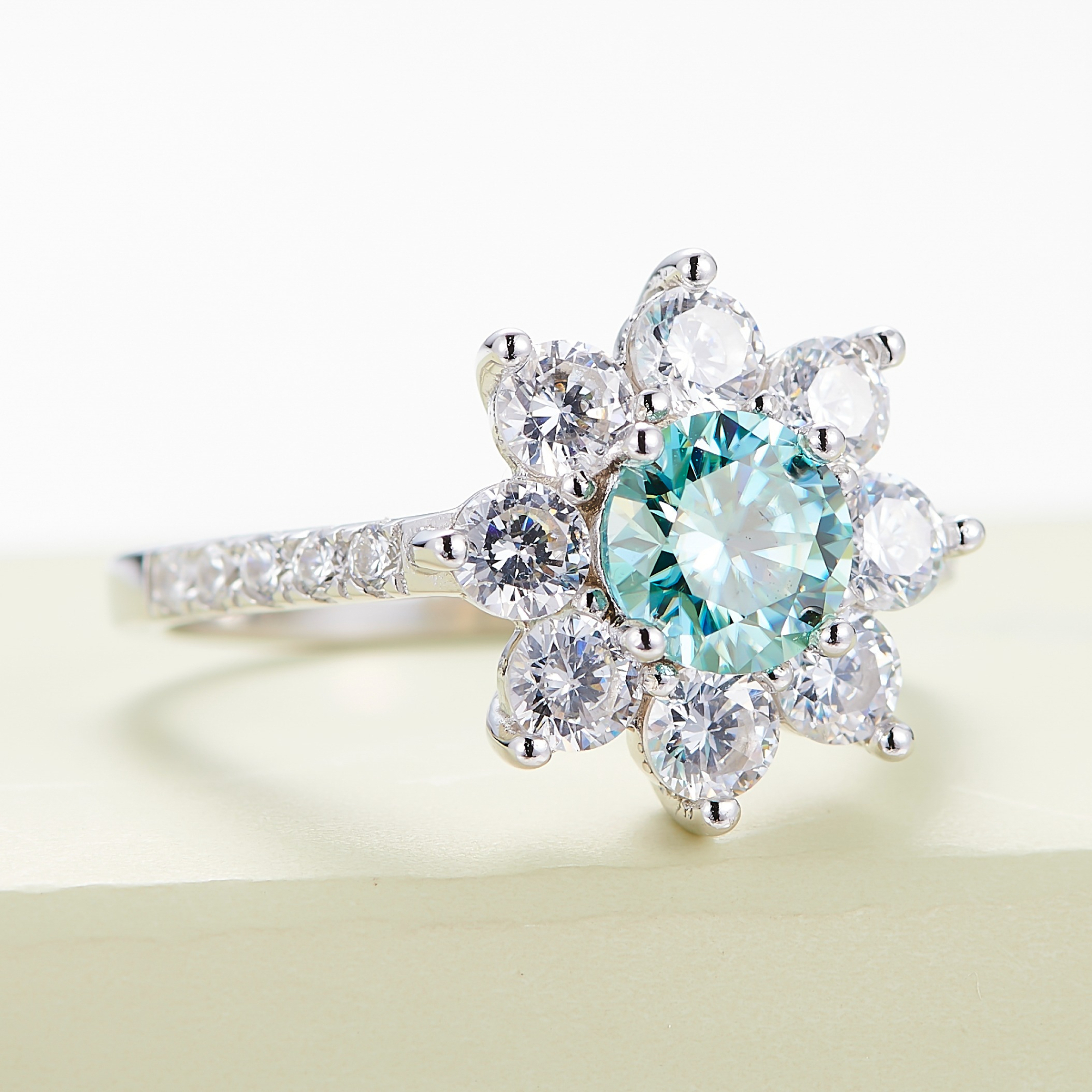 TEMU 3.4g 1pc 1carat -green Moissanite Ring, 925 Ring, Valentine's Day Gift Moissanite Ring, For Friend Family, An For Gifts