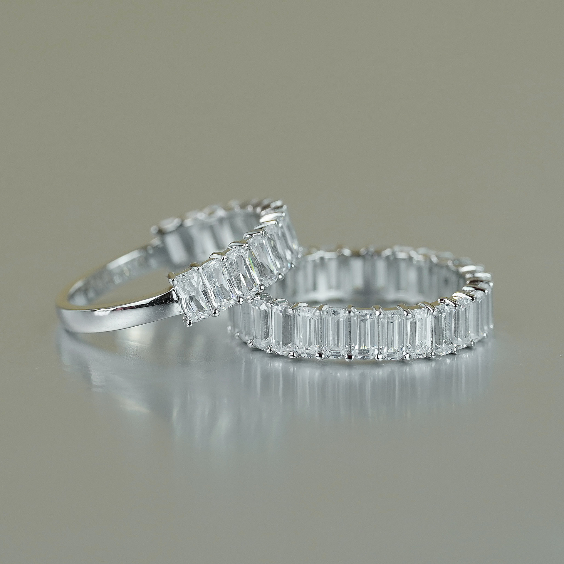 Elegant 2x4mm Rectangular D Color Moissanite Full Circle Ring