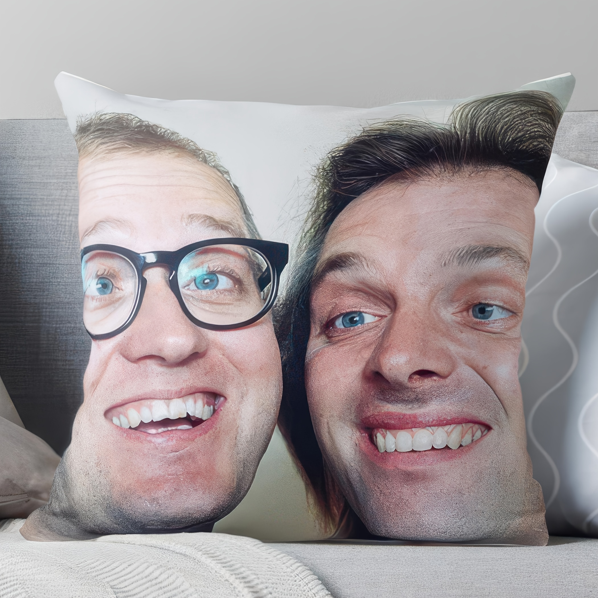 TEMU A Retro Comedy Pillowcase Featuring Characters From Ade Edmondson And Rik - Zip Design, Fun Patterns, Machine Washable Home Decor Gift, Suitable