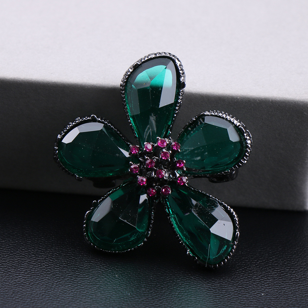 Stylish Crystal Flower Brooch for Women, Decorative Pin