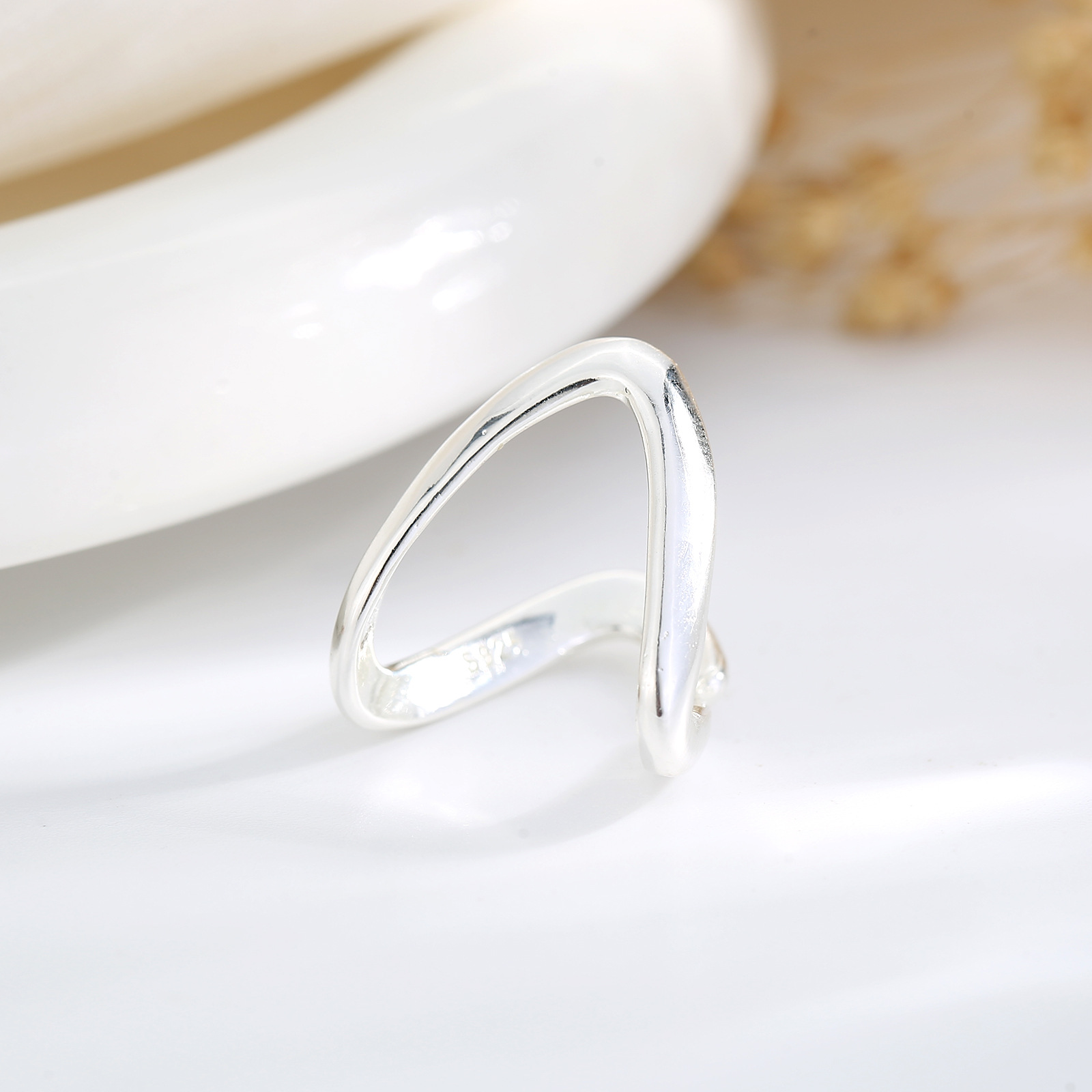 Women's Minimalist V-Shaped Geometric Line Ring, Adjustable Gift