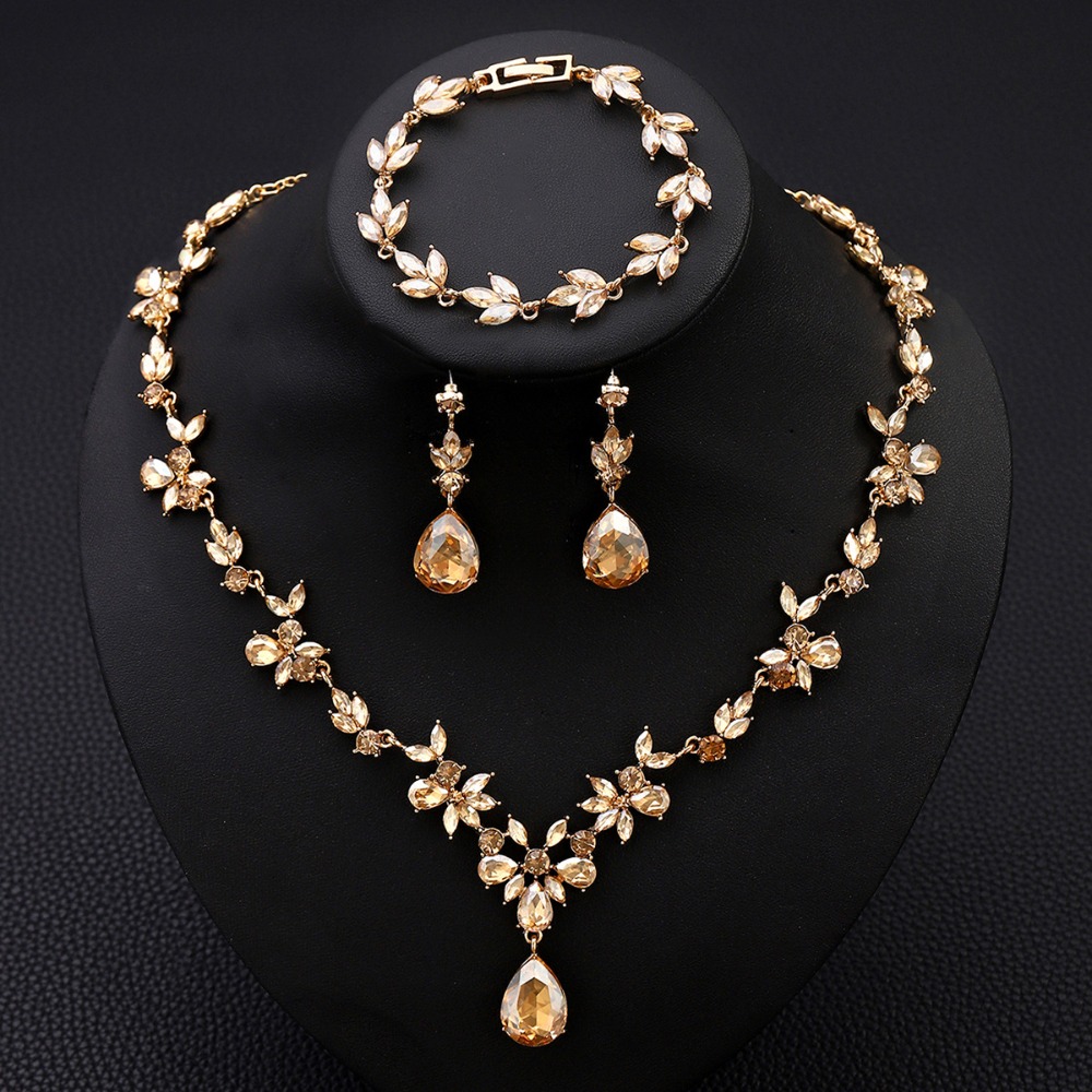 TEMU Nouveau Ensemble de Quatre Pièces de Collier, Boucles d'Oreilles et Bracelet en Strass de Luxe Vintage - Accessoires de Mariage et Banquet