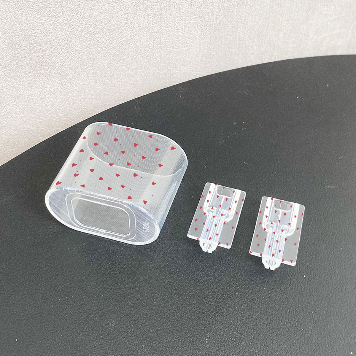 E-shop Ein Set aus drei kleinen roten Herz-Schutzhüllen mit gebrochenem Muster im europäischen Standard, transparent, für 20W-Ladegeräte, geeignet für