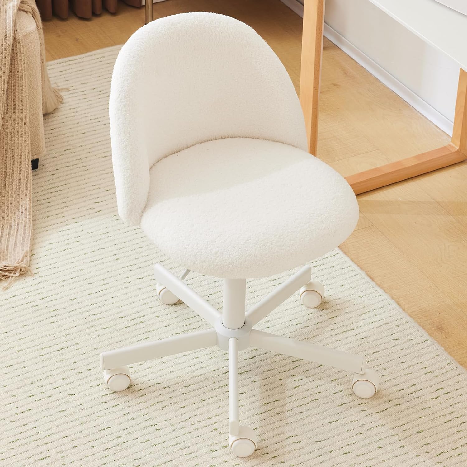 TEMU Silla de Oficina Ergonómica Bonnlo Ajustable y Base de 5 Ruedas, Tapicería de Tela Teddy Blanca y Estructura de Metal - Silla de Escritorio
