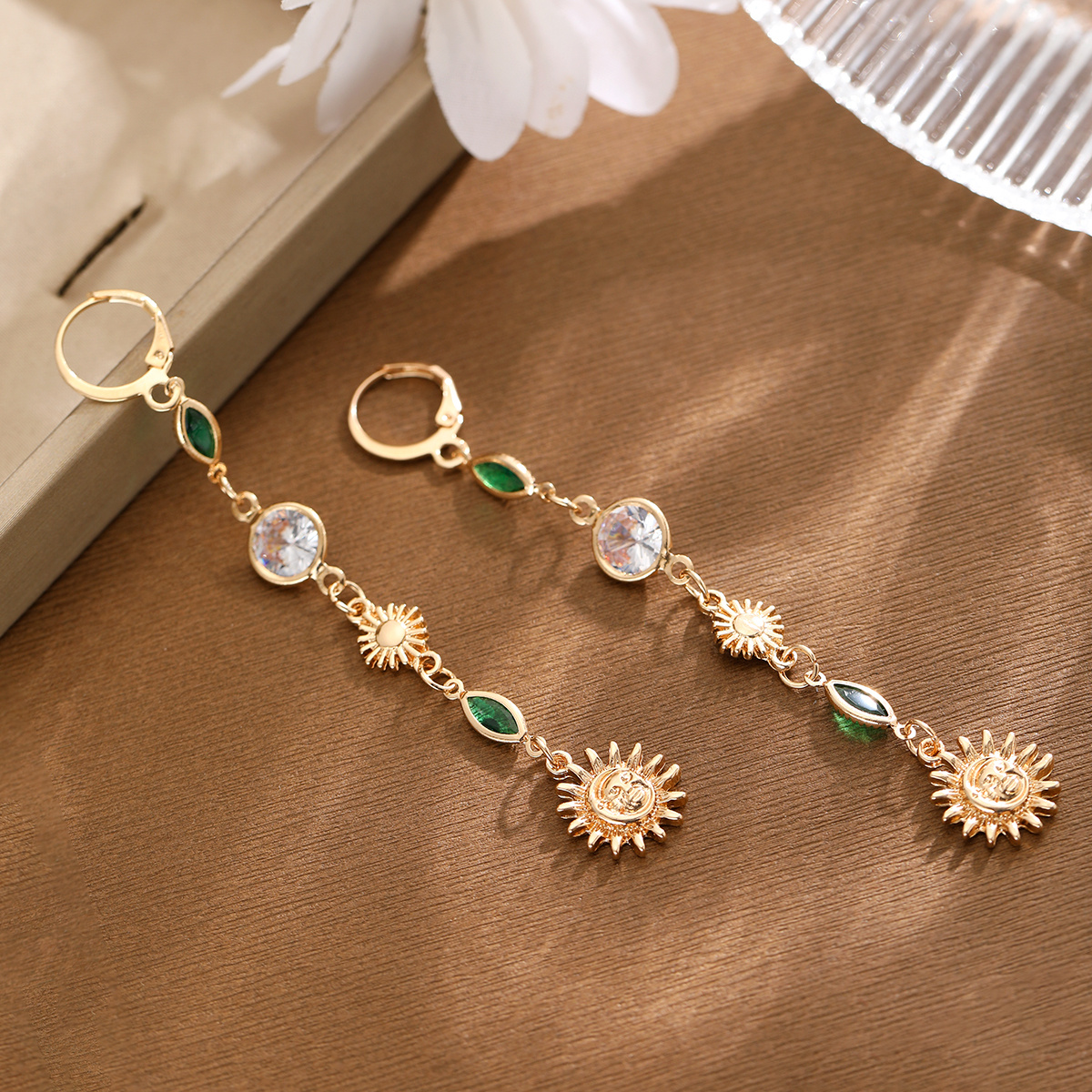 E-shop Retro Lichter Luxus Stil Eingefasste Synthetische Zirkonia Doppelschicht Sonnenblumen Anhänger Damen Ohrringe Täglicher Urlaub Hochzeit Passende