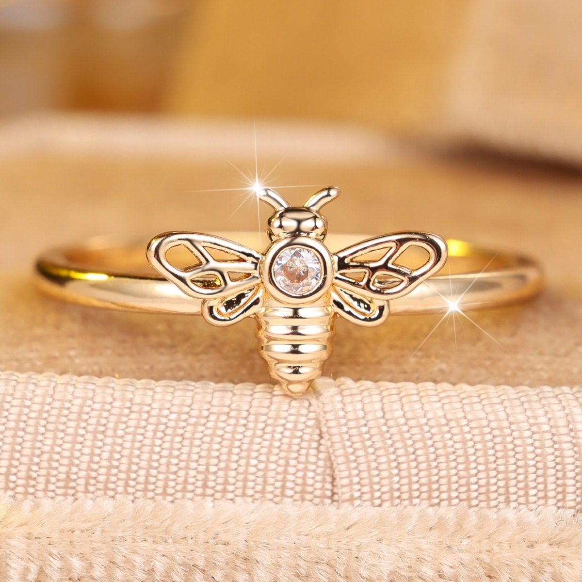 Men's Insect-Shaped Ring with Hollowed-out Bee Design