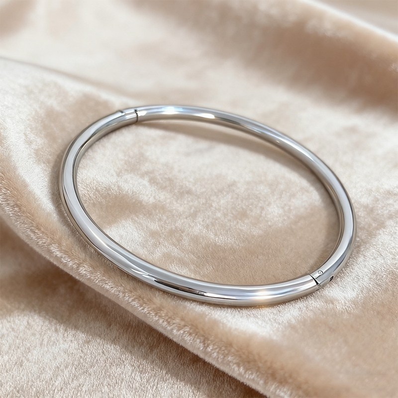 TEMU Bracelet de mode brillant en acier inoxydable, hypoallergénique, ne se décolore pas, cercle uni brillant, bracelet ouvert léger et polyvalent,