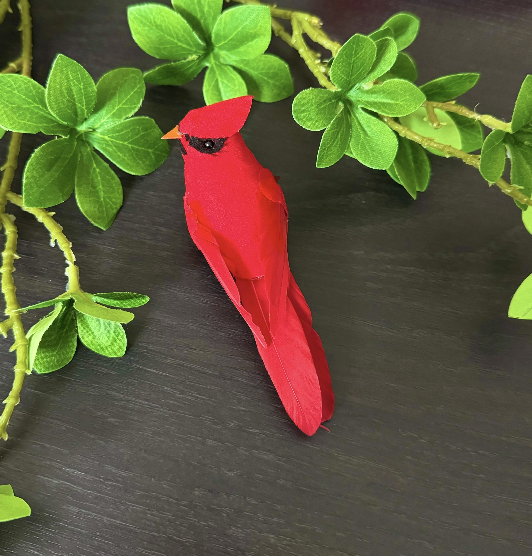 3 piezas Pájaros Cardenales Rojos Artificiales de Aspecto Realista - Adornos Colgantes de Poliuretano Vibrantes para Decoración de Hogar y Jardín, Diseño de Plumas Realistas, Perfectos para Decoraciones de Habitación y Fiestas