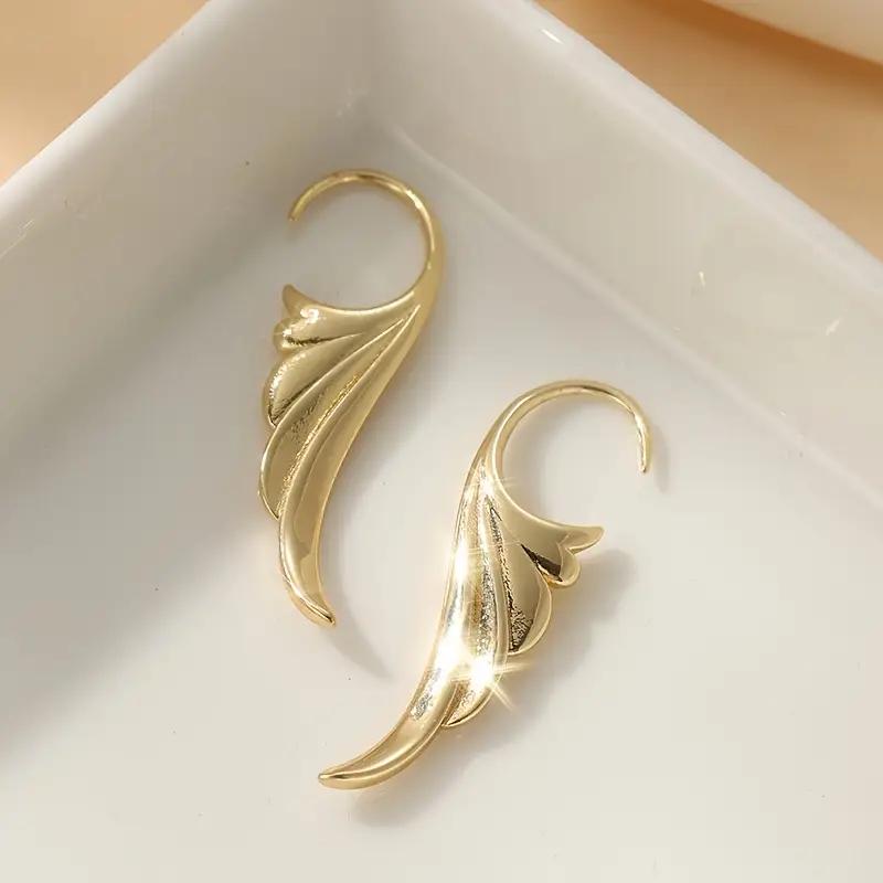 Women's Minimalist Silvery Wing Earrings — Light Style