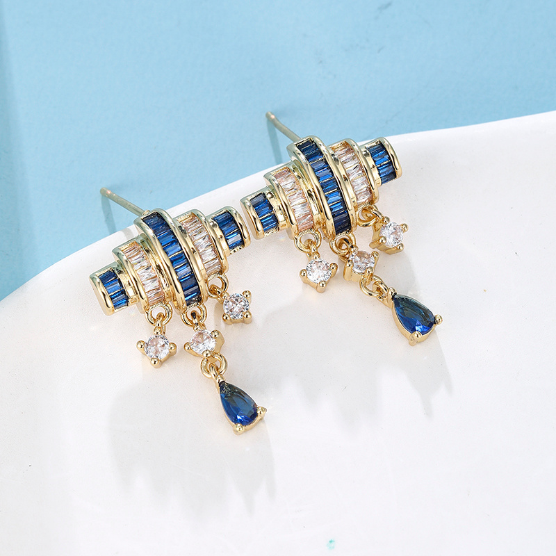 TEMU Une paire de boucles d'oreilles rétro style en cuivre avec synthétique, parfaites pour les banquets et les fêtes