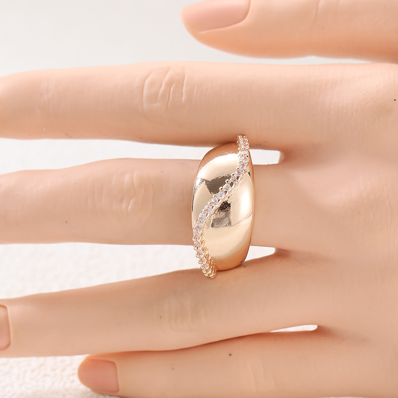 Classic Inlaid White Cubic Synthetic Zirconia Women's Ring