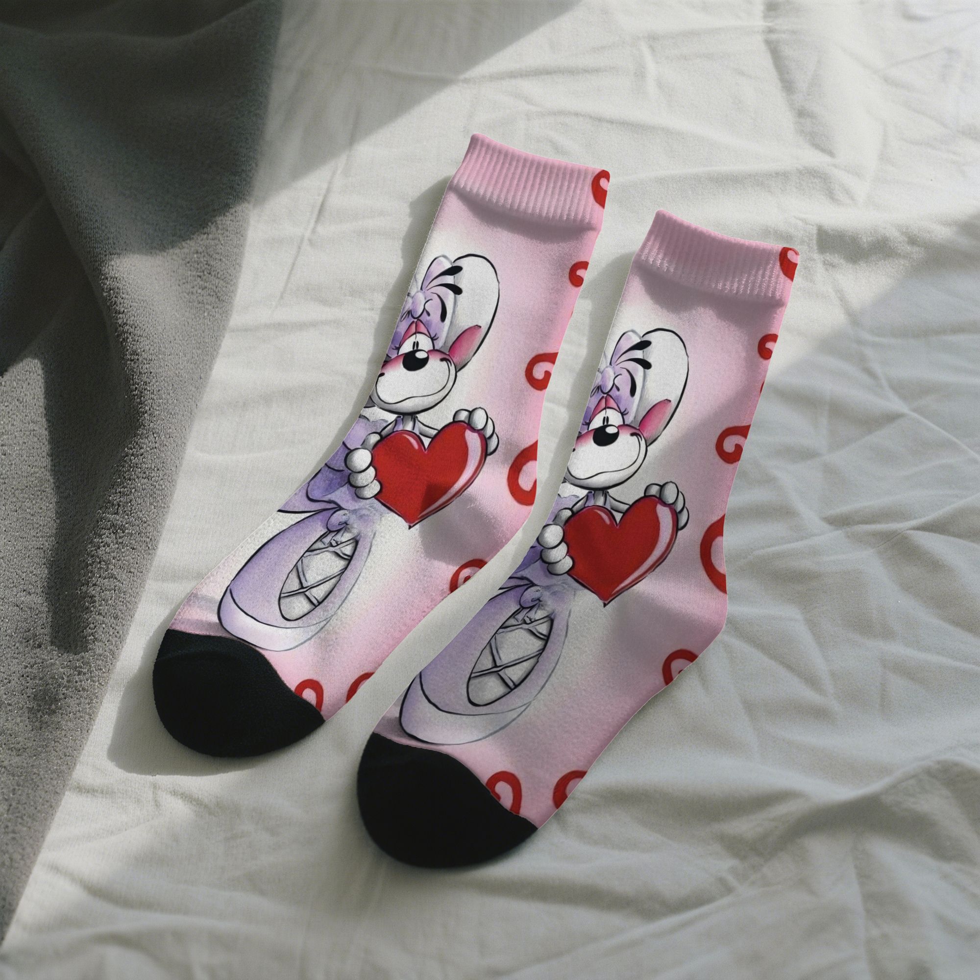 TEMU Chaussettes sublimation imprimées, design élégant et , avec un souris de dessin en position de ballet tenant un cœur rouge, style casual