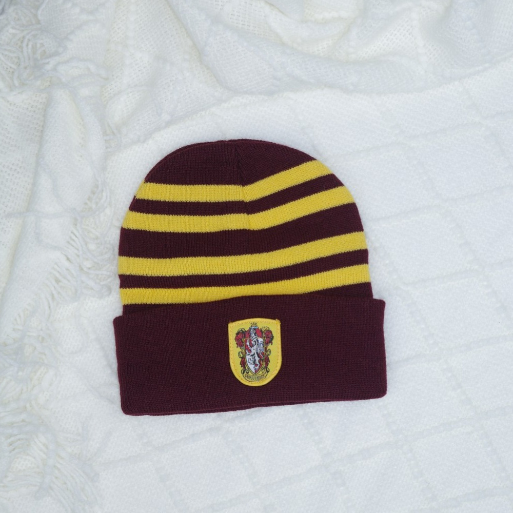TEMU . Harry Potter Badge Hat, Gryffindor Slytherin Ravenclaw Hats Fashion Women's Warm Cartoon Hats Classic Preppy Style Autumn Winter Style Hat