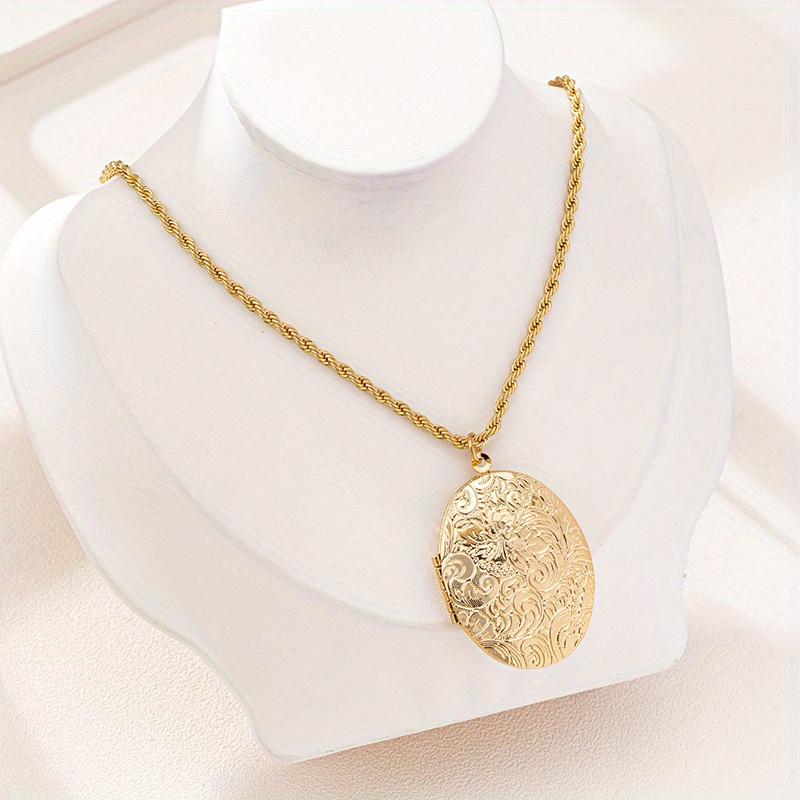 Elegant Simple Style Women'S Long Necklace, Alloy Geometric Round Pendant with Textured Locket, Versatile for Daily and Party Occasions, All-Season Jewelry, Sweater Chain Accessory