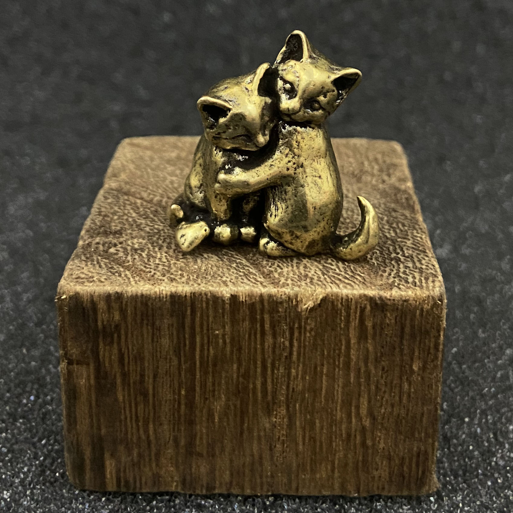 Collectible Figurines ,halloween 2 Embracing Cats Brass Figurine, Creative Solid For Office Desk Decor, Gift, Holiday, Christmas