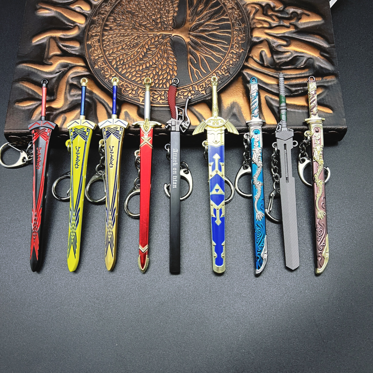 9pcs Mini Alloy Sword Model Gift Set, Key Ring, Key Chain, Movie Anime Game Merchandise Replica, Collector's Keychain for Collectors, Gift for Men, Replica Alloy Desktop Decoration Collectible, Backpack Charm, Gift for Men, Suitable for Performance