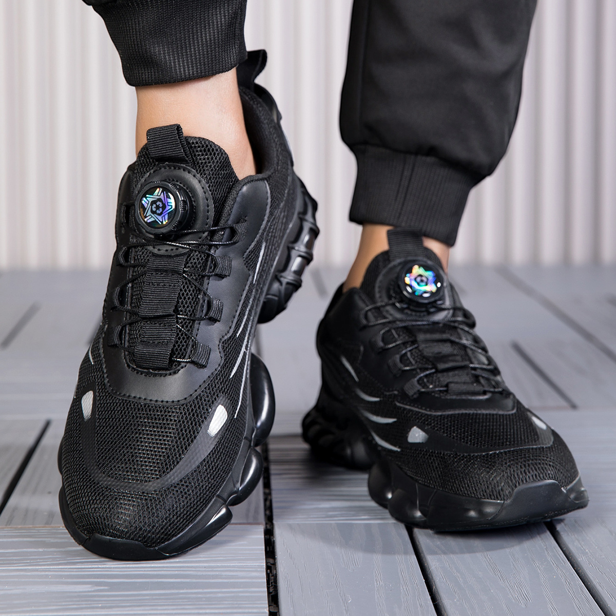 Men's Fashion Casual Sneakers, Lightweight and Breathable Running Shoes with Thick Soles and Rotating Button Design for Daily Commuting, Workouts, and Running
