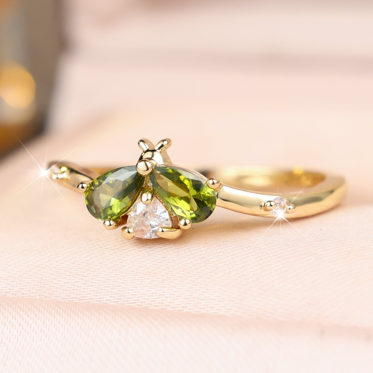 Men's Minimalist Dragonfly Design Ring with Olive Green Synthetic Zirconia