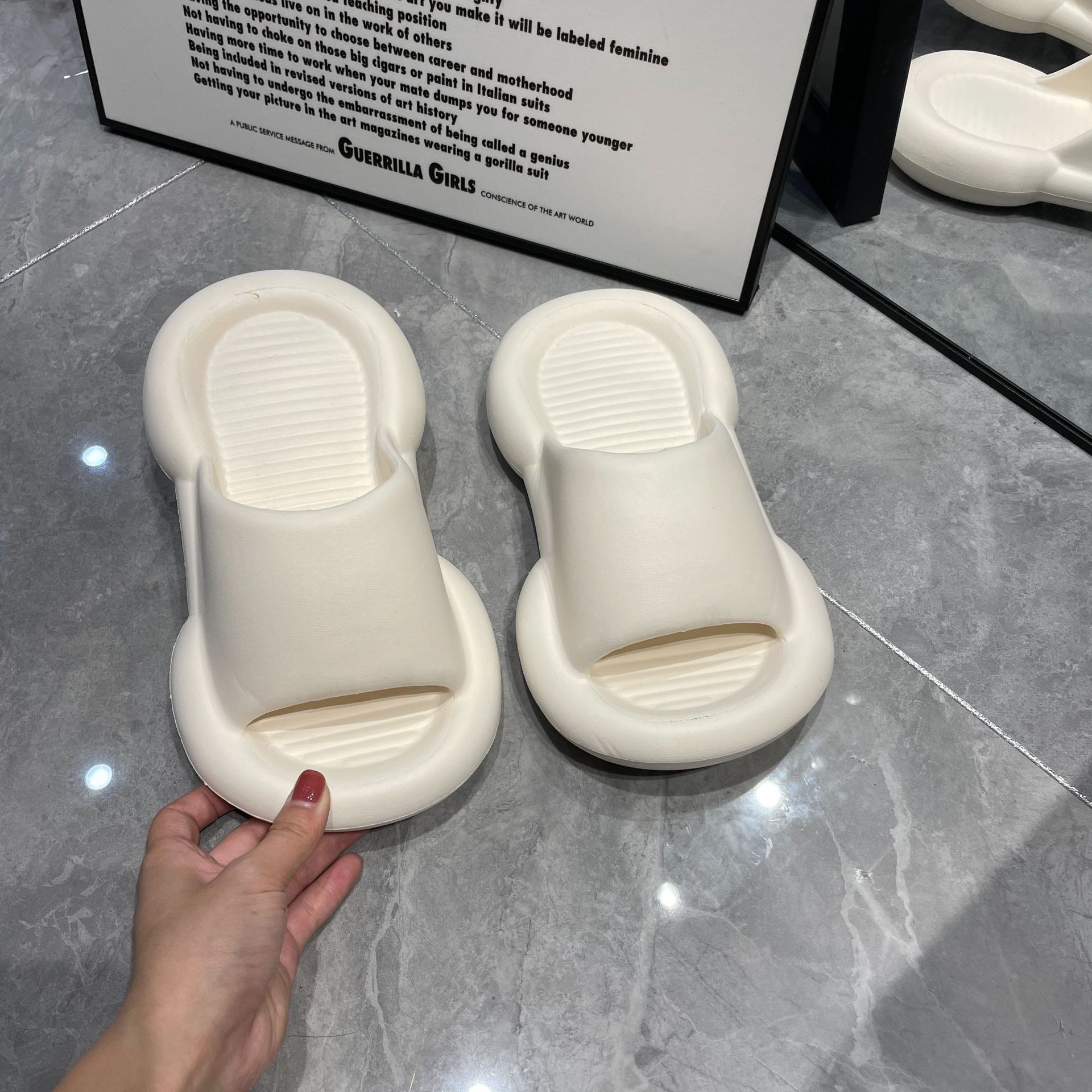 Image of Women's Thick Sole Slippers 2026 Summer Outdoor Fashionable Versatile Slide Sandals Anti-slip Odor-resistant, Women Shoes
