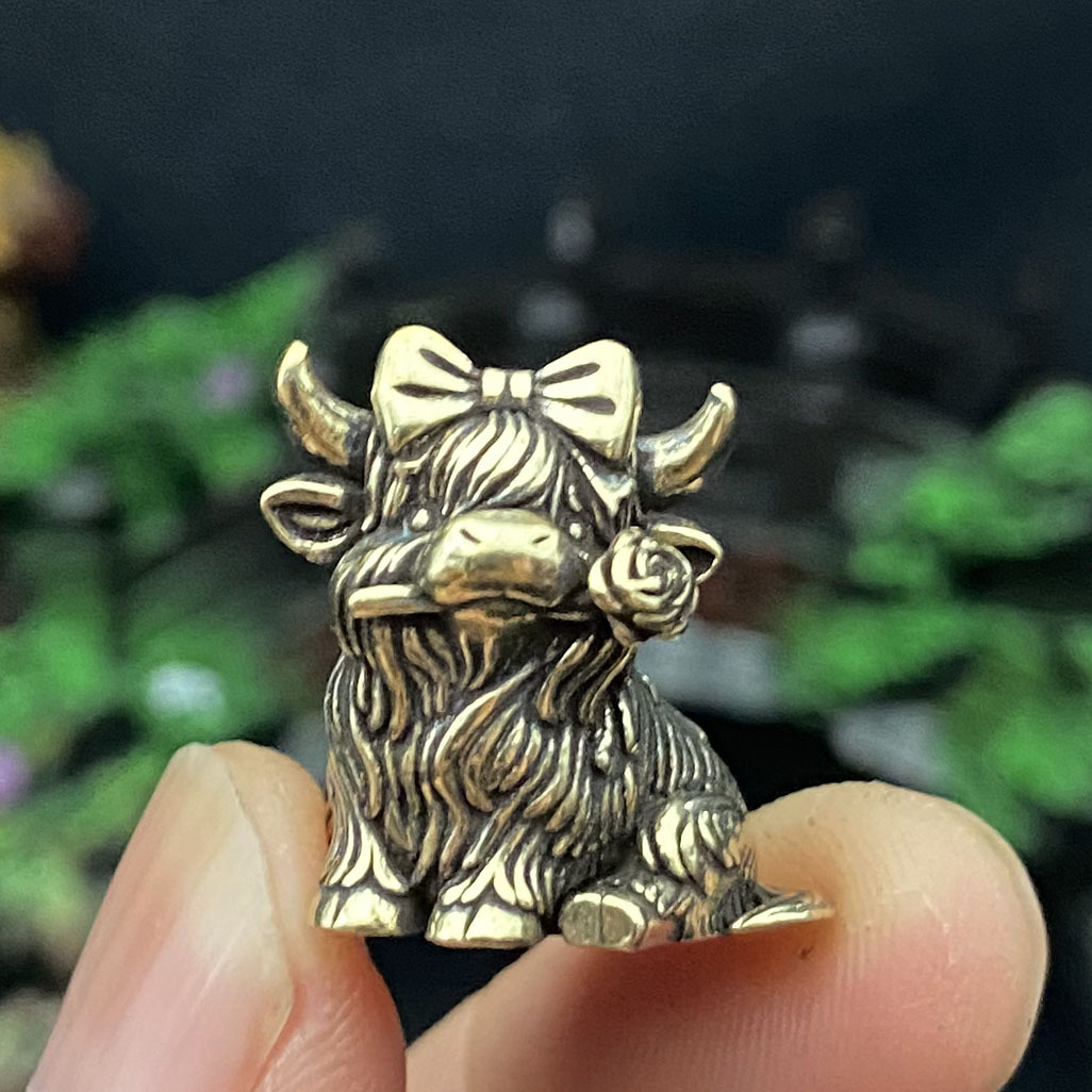 TEMU Solid Brass Highland Cow Mouthpiece With Rose Statue Ornament, Metal Office Desktop Bookshelf Craft For Halloween Thanksgiving Christmas