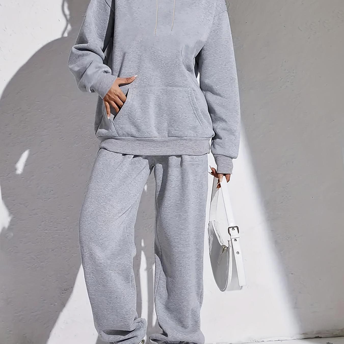 

Ensemble Sweat à Capuche et Pantalon de Survêtement Uni pour Femme - Confortable, Poche , Manches Longues, Taille à Cordon - Lavable en Machine