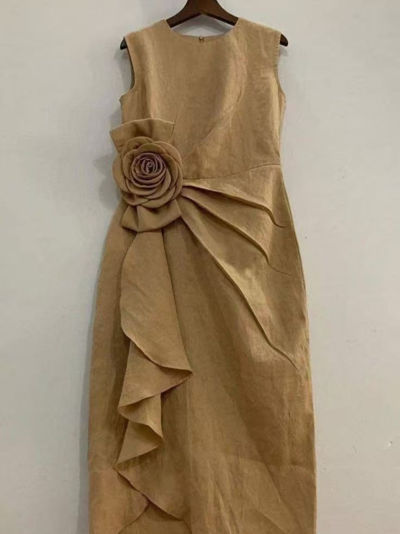 Light Khaki Sleeveless Floral-Embellished Asymmetric Waist Dress for Women  | Vintage-Inspired Elegant And Sophisticated Piece, Perfect for Urban  Afternoon Tea And Refined Gatherings, Spring And Summer