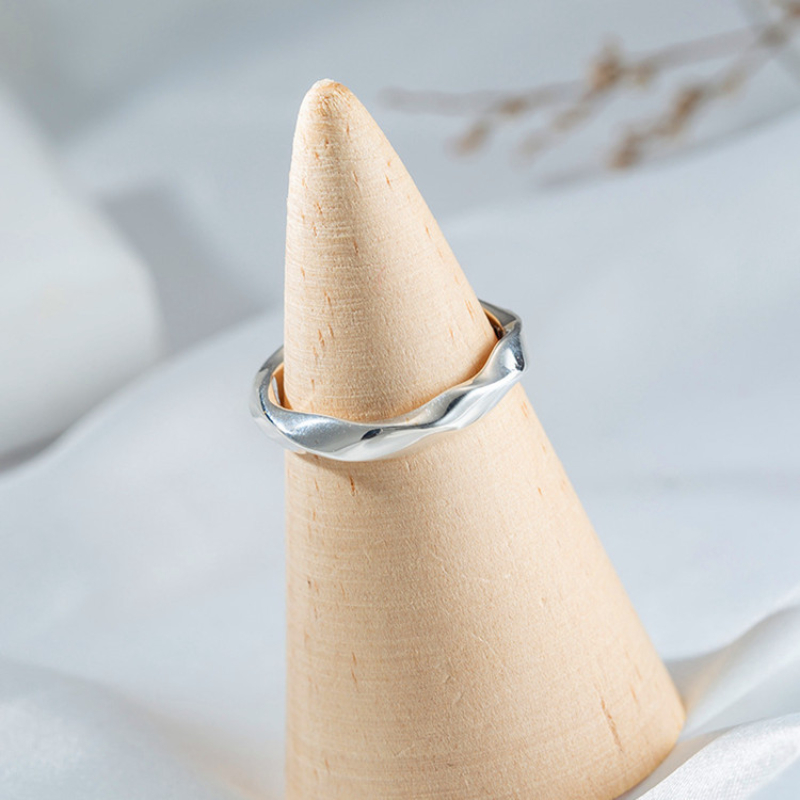 MUOTI Twisted Wave Glossy Ring, Minimalist Design