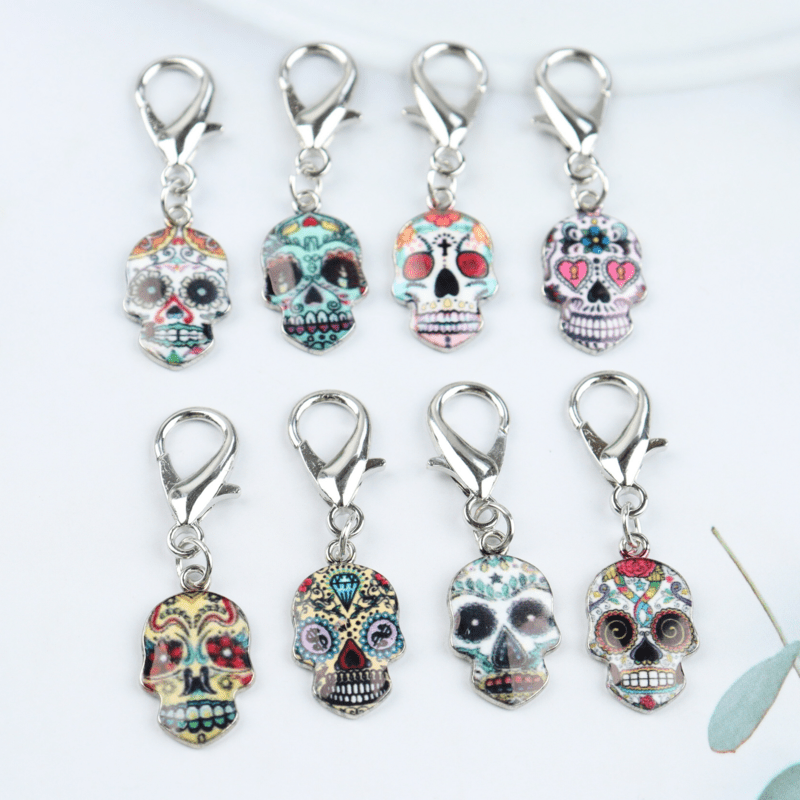 E-shop 8 Stück Mini Niedliche Bunte Muster Schädel Schlüsselanhänger, Taschenaccessoires, Modische Charm-Accessoires