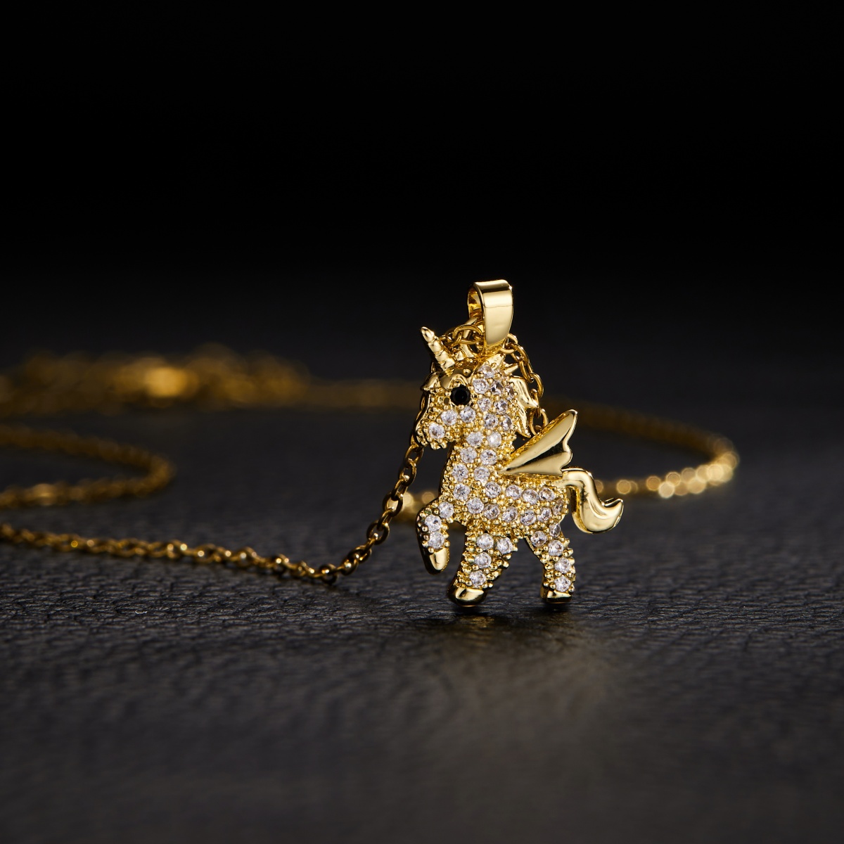 E-shop Luxuriöser, leicht modischer Einhorn-Halsketten | 14K vergoldenet, synthetisches Zirkon-Mosaik, Kupferanhänger, ideal für Weihnachten,