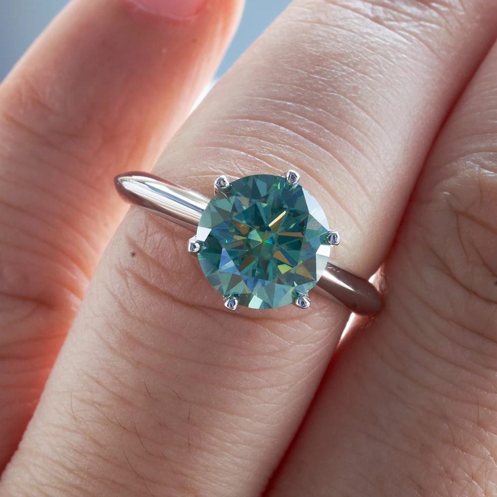 Stylish Turquoise Moissanite Six-Clawed Ring in 925 Silver