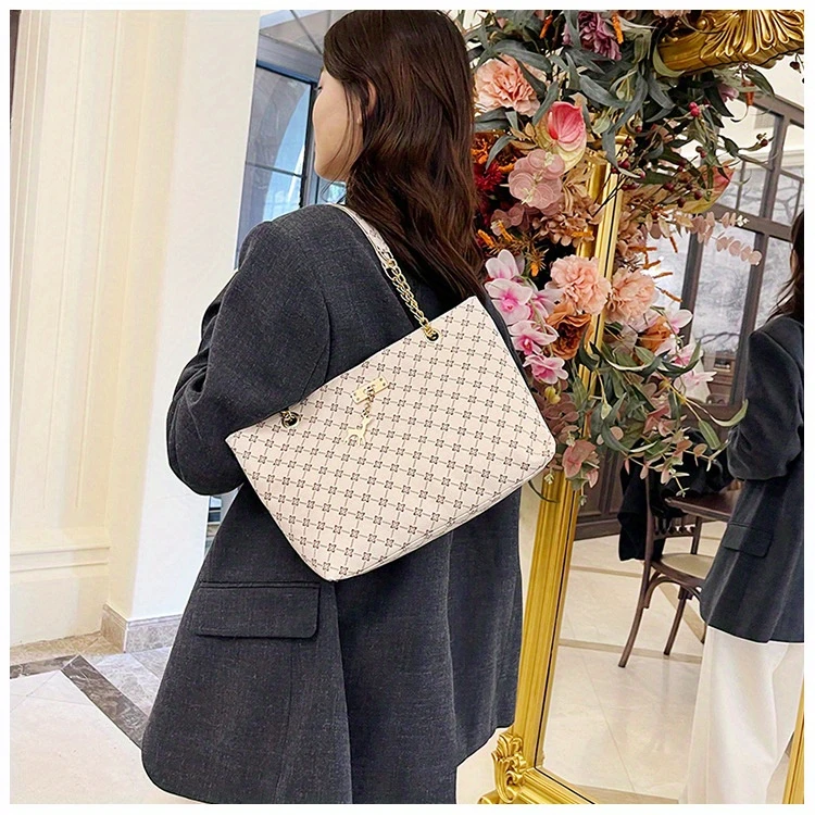 large capacity womens bag commuter retro stylish handbag shoulder bag niche tote bag details 5
