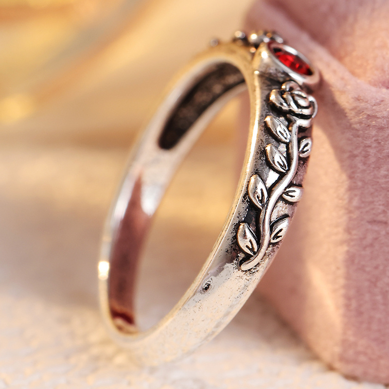 Ladies' Vintage Floral Pattern Ring with Red Inlaid Synthetic Zirconia